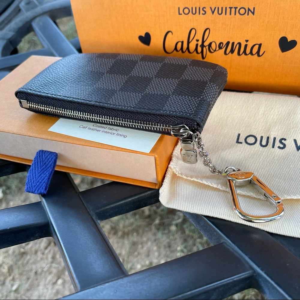 ✨Louis Vuitton Key Pouch in Damier Graphite✨